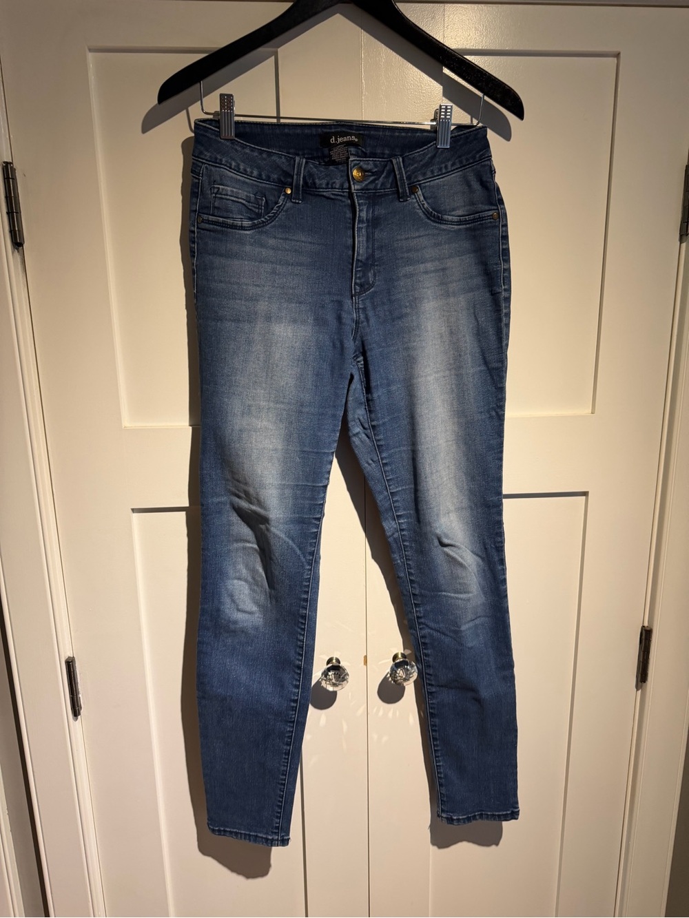 d. jeans Women’s Light-Mid Blue Skinny Jeans, size 8